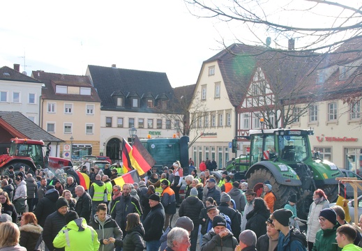 Besucher der Kundgebung in Haßfurt